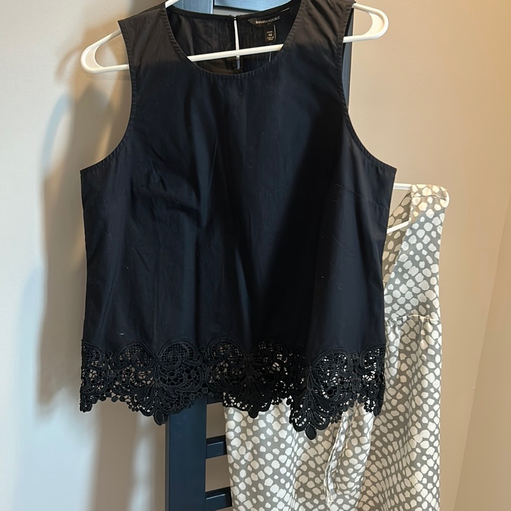 Bundle of 2 womens sleeveless tops size Medium